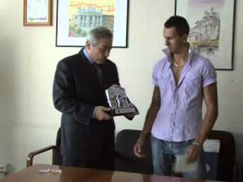 RAGAZZO ROMENO FA ARRESTARE UN LADRO