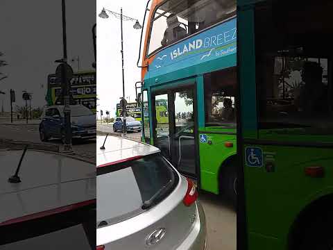 1402 Scania n230ud Optare Visonair on the downs breezer which does a loop back to Ryde bus station