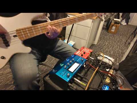 Lunch time with the Roland BOSS GM-800 Guitar Synthesizer - BASS setup