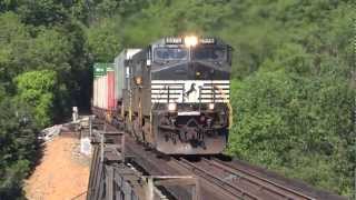 preview picture of video 'Norfolk Southern Train Trestle'