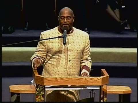 Pastor Marvin Winans singing ole' hymn