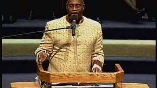 Pastor Marvin Winans singing ole' hymn