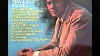 ENGELBERT HUMPERDINCK - TWO DIFFERENT WORLDS