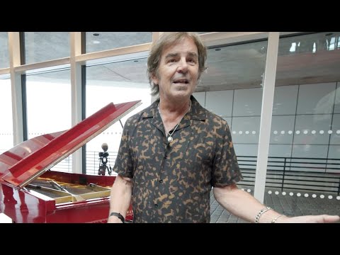Watch Journey's Jonathan Cain Make a Surprise Rock Hall Visit