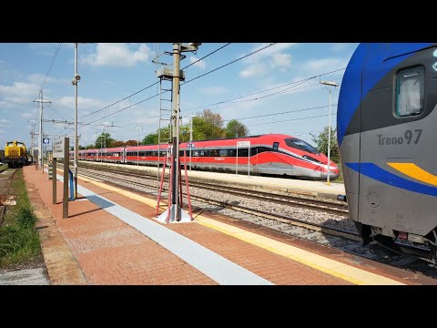 HD - Incrocio Treno TAF n°97 e Frecciarossa 1000 (FR 9427) Venezia S. Lucia - Salerno