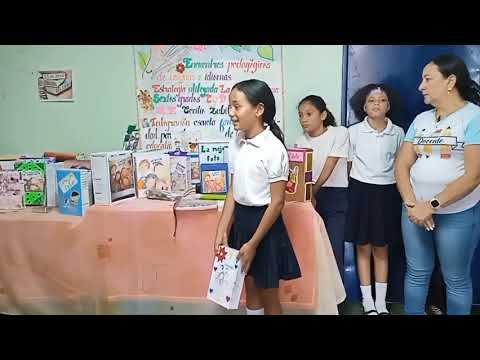 Alumnos Hablando sobre su actividad de lenguaje y idiomas