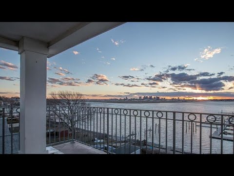 550 Pleasant St PH-501, Winthrop, MA Presented by Michelle Easter.