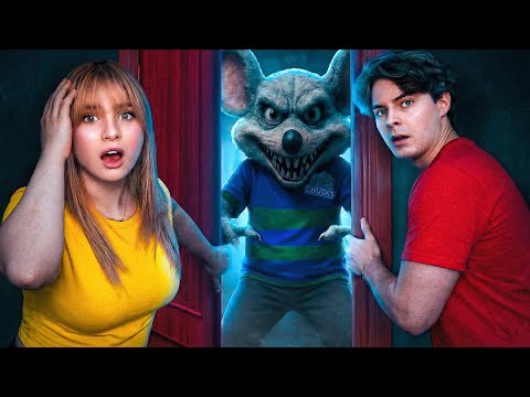 🟢 WE ENTERED THE RED DOOR WITH CHUCK THE MOUSE!! 😱🧀😈