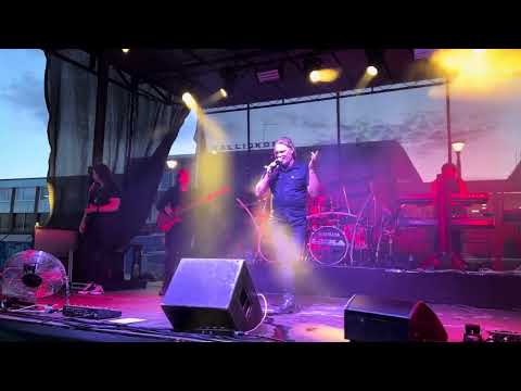 Raskasta iskelmää, Ville Tuomi / Mombasa