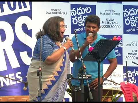 Puneeth Rajkumar and Usha Uthup singing Bombe Helutaite and Huttidare  in Rally For Rivers Function