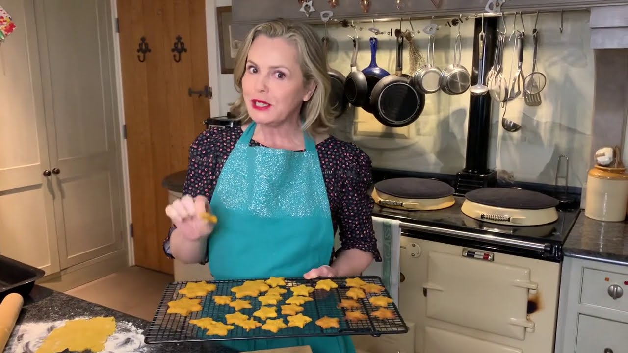 Festive savoury cheese biscuit recipe | Liz Earle Wellbeing