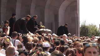 Oգոստոսի 17-ին Հայ Առաքելական սուրբ եկեղեցին կնշի Աստվածամոր վերափոխման տոնը՝ Խաղողօրհնեքը