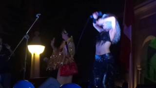 Shaking your hips shakira style - Kill the driver laughing