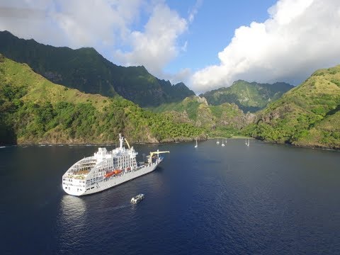 Is there a dress code on the Aranui?