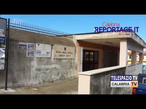 Scilla (RC). Pulmino di migranti va a sbattere contro un edificio