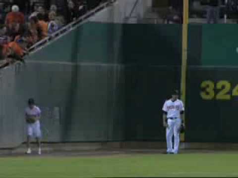 Funny sports & games videos - Ball Girl Makes Incredible Catch