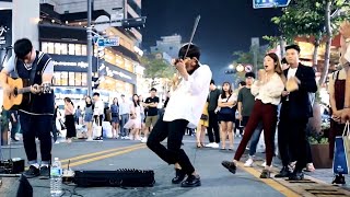 Download lagu A Boy Playing Violin Extremely Fast On The Road mp3