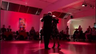 Video thumbnail for Fernando Jorge y Graciela Gonzalez "La Leona del Tango", na Escola Lição de Tango em 21/10/23 - 1/3