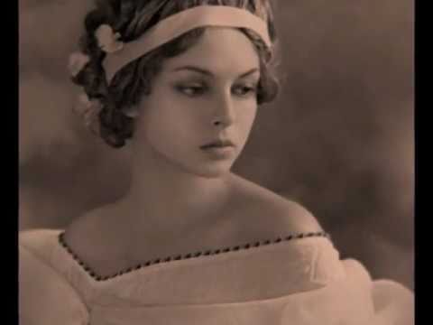 Andre Claveau "Domino"