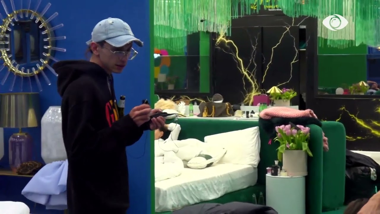 Po manipulon Mikelën/ Debat mes Vserlos dhe Loredanës