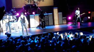 Brooks &amp; Dunn: You Can&#39;t Take the Honky Tonk Out of the Girl