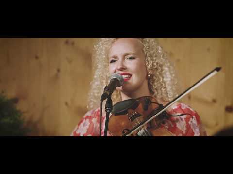 Curly Strings – Aastapäev (Live @ Treski küün)