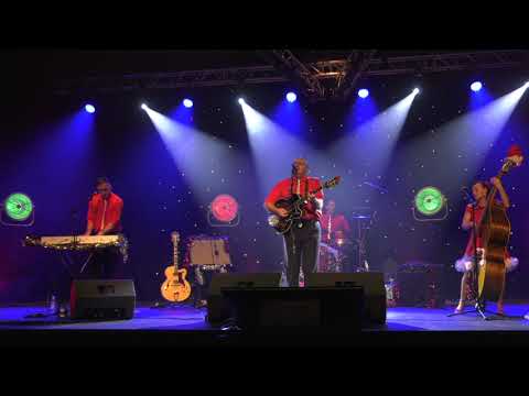 The Class of '58 - Santa Claus is Back in Town (Live)