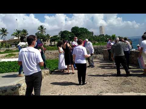 una flor para Camilo Cienfuegos.
