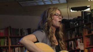 Chely Wright Performs songs from Lifted Off the Ground - Part 1