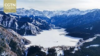 El lago Tianchi de Xinjiang celebra la llegada de 2026 con una gran riqueza cultural