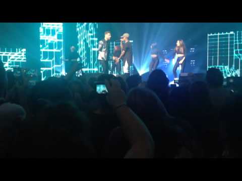 Keen'V Feat Willy William On s'endort [ LIVE ] Boulazac 20/10/2016