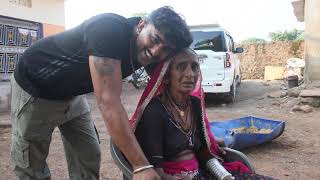 देवा जी गुर्जर पूरा देसी लुक में दूध निकालते हुए और दूध पीते हुए वीडियो को पूरा देखें मजा आ गया video