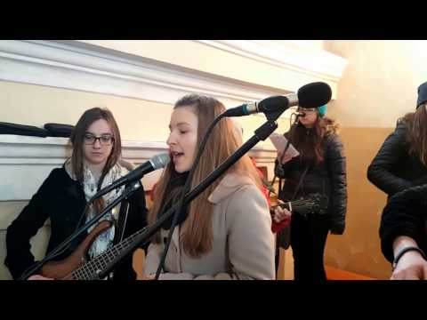 Pozdrawiam Ciebie Matko . . .