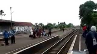 preview picture of video 'Argo dwipangga at stasiun Klaten'