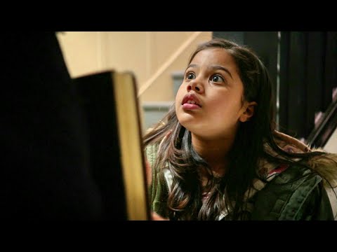 Once Upon A Time 7x09 Victoria Shows The Fairy Tales's Book To Lucy- Victoria Tells Is Story To Lucy