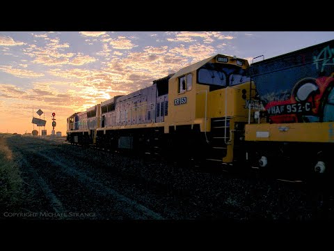 Broad Gauge Grain Train At Sunrise (11/1/2021) - PoathTV Australian Railways