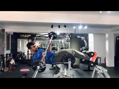 Core stability and strength workout with barbell