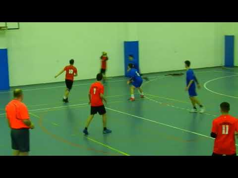 Pasi in fata arbitrului, nici o reactie... noroc ca nu e gol