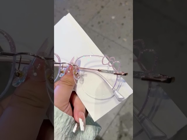 Vídeo relacionado con Gorra y Gafas de Sol Hello Kitty Set Infantil Original para Niñ@s Unisex - Hello Kitty Accesorios Verano Gafas Protección UV y Gorra Ajustable