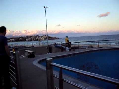 The Deirdre Delamere Show! Bondi Beach - scenery 3