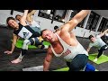 130kg Bodybuilder beim Yoga!