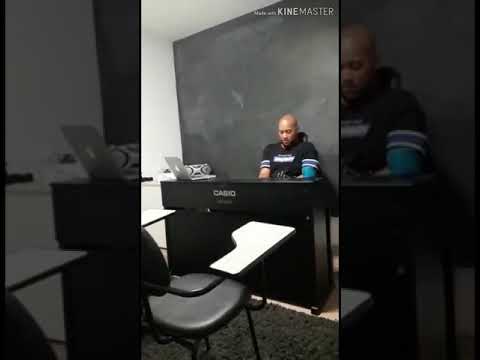 Olha o Ton Carfi e Sheila Oliveira , cantando primeiro amor da Aline Barros.