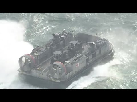 輸送艦「おおすみ」被災地で活躍　海自呉基地から石川・輪島市に派遣　海岸から上陸
