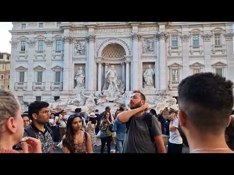 How to throw a coin in Trevi Fountain