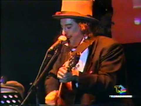 Ultimo concerto di Matteo Salvatore(con Capossela e De Sio), Foggia 26/11/2004 Teatro Ariston.mp4