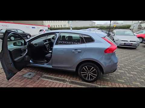 Volvo V40 2.0 D2 MOMENTUM NAV + 120BHP 5DR - Image 2