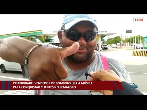 Homem usa criatividade musical para vender bombons em sinal de trânsito 26 03 2021