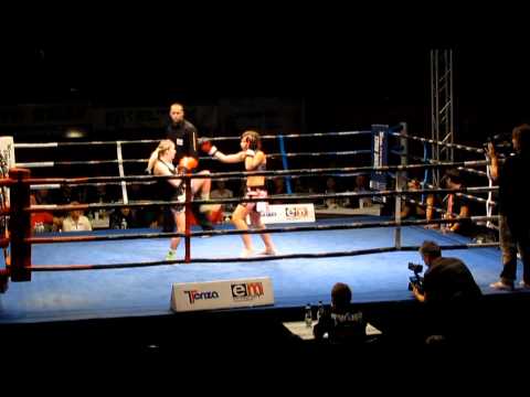Noc bojovníků Hodonín 2011 - Monika Trávníčková vs Alexandra Jursová (2.kolo)