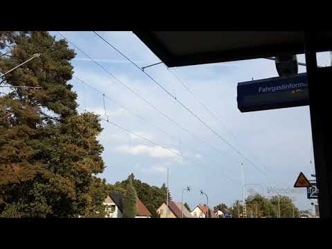 Bahnhof Lauta (Ni) (Teil23-24)- mit Bü u. Ausfahrt des Re15 n. Hoyerswerda in Sachsen am 03.10.23.