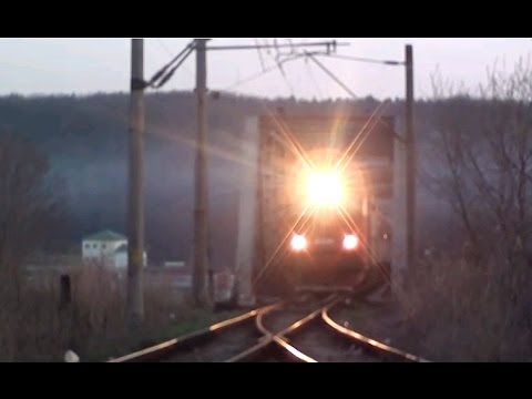 Locomotiva electrica 40-0666-4 cu IR1834 Timisoara Nord - Iasi intra in Suceava